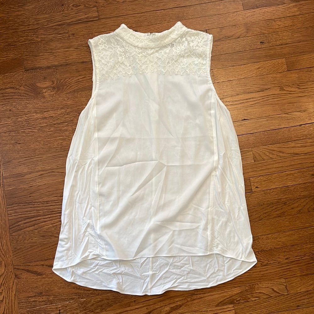 EUC Antonio Melani lace detail blouse
